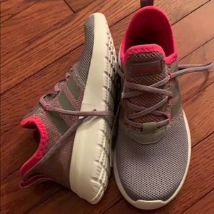 Adidas sneakers in size 5 in gray and pink! NEW
